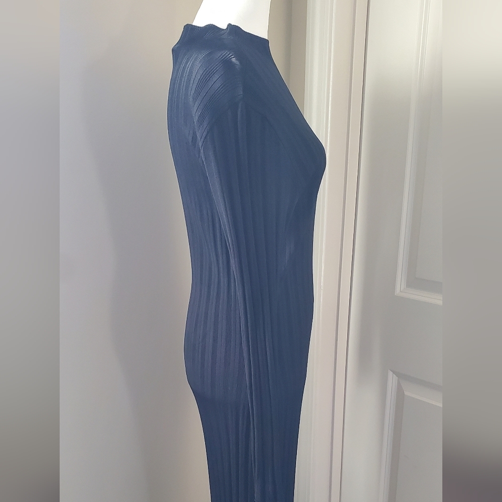 Like New Ribbed Dress - Picture 6 of 13